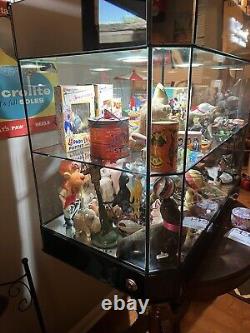 1990 Hummel Store Display Case, Beautiful Solid Case With 2 Locking Doors