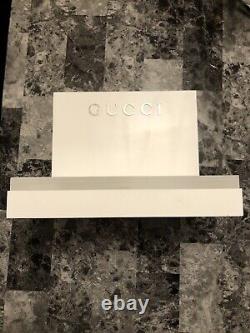 GUCCI Display OFFICIAL DEALER LOGO PLAQUE IN WHITE PLEXIGLASS Silver Gucci 2 Lot