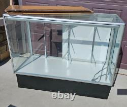 Glass Display Case Lighted Retail Store Commercial Fixture 48x20x38.5 inches