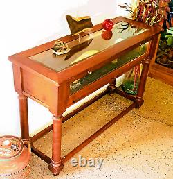 PETITE VINTAGE DISPLAY TABLE with Interior LIGHTING for Collectibles. Very Nice