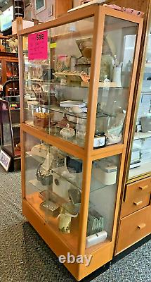 VINTAGE MID-CENTURY MOD STORE DISPLAY CASE withSLIDING GLASS DOORS & KEY LOCKS